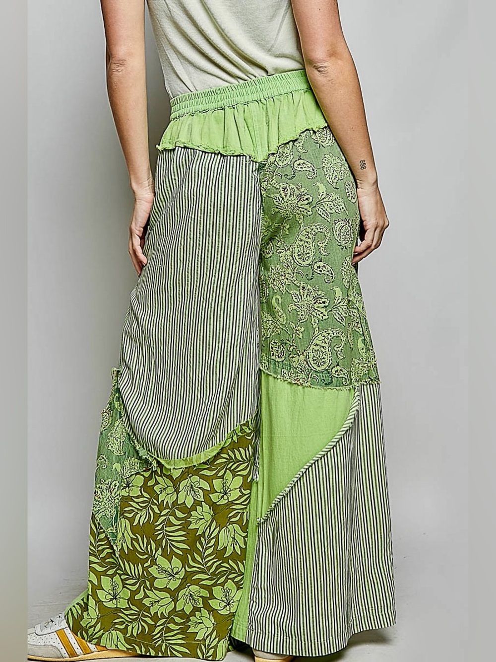 💚 Hello Gorgeous! POL Striped Floral Patchwork Wide leg Pants with Star Patch - Picture 5 of 13